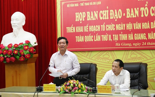 Thứ trưởng Bộ Văn hóa, Thể thao và Du lịch Huỳnh Vĩnh Ái phát biểu tại phiên họp. Ảnh: Minh Tâm - TTXVN