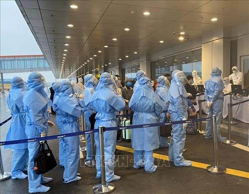 Các chuyến bay từ châu Âu về Hà Nội hạ cánh tại sân bay Vân Đồn (Quảng Ninh). Ảnh: TTXVN phát Các chuyến bay từ châu Âu về Hà Nội hạ cánh tại sân bay Vân Đồn (Quảng Ninh). Ảnh: TTXVN phát