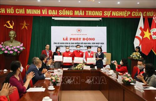 Tại buổi lễ, Trung ương Hội Chữ thập đỏ Việt Nam đã trao hỗ trợ 4 tỉnh Quảng Ninh, Lào Cai, Bắc Giang, Ninh Bình mỗi tỉnh 3.000 khẩu trang và 100 thùng mỳ tôm. Ảnh: Thanh Tùng-TTXVN Tại buổi lễ, Trung ương Hội Chữ thập đỏ Việt Nam đã trao hỗ trợ 4 tỉnh Quảng Ninh, Lào Cai, Bắc Giang, Ninh Bình mỗi tỉnh 3.000 khẩu trang và 100 thùng mỳ tôm. Ảnh: Thanh Tùng-TTXVN