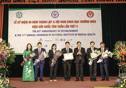Viện Sức khỏe Tâm thần vinh dự đón nhận các danh hiệu thi đua cho tập thể và cá nhân, thể hiện những nỗ lực không ngừng, tinh thần đoàn kết gắn bó, sự cố gắng của tập thể cán bộ, viên chức Viện Sức khỏe Tâm thần. Viện Sức khỏe Tâm thần vinh dự đón nhận các danh hiệu thi đua cho tập thể và cá nhân, thể hiện những nỗ lực không ngừng, tinh thần đoàn kết gắn bó, sự cố gắng của tập thể cán bộ, viên chức Viện Sức khỏe Tâm thần.