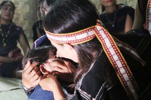 và chúc phước, cầu mong sự may mắn. và chúc phước, cầu mong sự may mắn.