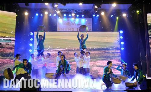 Các tiết mục trình diễn đến từ Cảng Hàng không Quốc tế Cần Thơ. Ảnh: An Hiếu