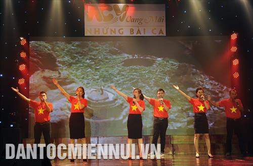 Tiết mục song ca nữ "Đất biển Kiên Giang" đến từ Cảng Hàng không Rạch Giá. Ảnh: An Hiếu Tiết mục tốp ca "Việt Nam ơi" đến từ Cảng Hàng không Phú Quốc. Ảnh: An Hiếu