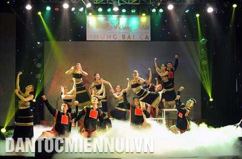 Các tiết mục trình diễn đến từ Công ty cổ phần dịch vụ hàng không sân bay Tân Sơn Nhất. Ảnh: An Hiếu