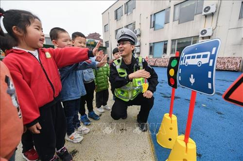 Trẻ em tại trường mầm non ở tỉnh Chiết Giang, Trung Quốc, ngày 28/4/2019. Ảnh: THX/ TTXVN Trẻ em tại trường mầm non ở tỉnh Chiết Giang, Trung Quốc, ngày 28/4/2019. Ảnh: THX/ TTXVN