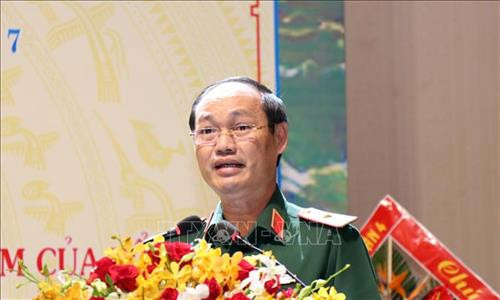 Thiếu tướng Nguyễn Văn Nam, Phó Tư lệnh Quân khu 7 phát biểu chúc mừng. Ảnh: Xuân Khu-TTXVN Thiếu tướng Nguyễn Văn Nam, Phó Tư lệnh Quân khu 7 phát biểu chúc mừng. Ảnh: Xuân Khu-TTXVN