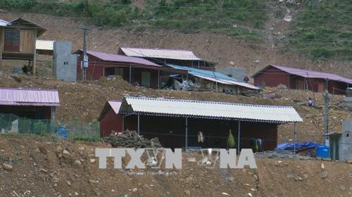 Nhà lắp ghép ở một điểm tái định cư sau lũ của người dân xã Nặm Păm, huyện Mường La. Ảnh: Hữu Quyết – TTXVN Nhà lắp ghép ở một điểm tái định cư sau lũ của người dân xã Nặm Păm, huyện Mường La. Ảnh: Hữu Quyết – TTXVN