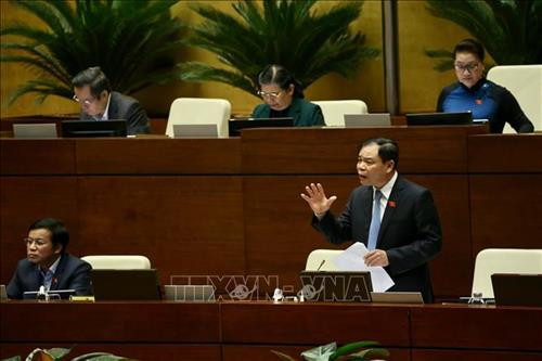 Bộ trưởng Bộ Nông nghiệp & Phát triển nông thôn Nguyễn Xuân Cường trả lời câu hỏi chất vấn của đại biểu Quốc hội. Ảnh: Dương Giang – TTXVN Bộ trưởng Bộ Nông nghiệp & Phát triển nông thôn Nguyễn Xuân Cường trả lời câu hỏi chất vấn của đại biểu Quốc hội. Ảnh: Dương Giang – TTXVN