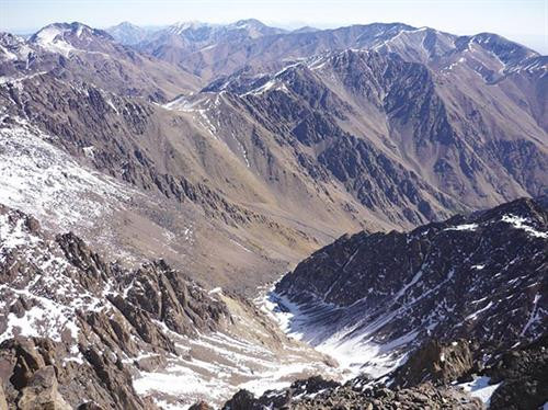 Đỉnh Jebel Toubkal cao 4167 mét, là đỉnh núi cao nhất của dãy Atlas. Nếu không đủ khả năng để leo lên đỉnh núi thì du khách có thể khám phá công viên tuyệt đẹp bên dưới. Nơi này chỉ cách Marrakech 70km nhưng là địa điểm tuyệt vời để xóa tan cảm giác mệt mỏi, ngột ngạt của thành phố. Đỉnh Jebel Toubkal cao 4167 mét, là đỉnh núi cao nhất của dãy Atlas. Nếu không đủ khả năng để leo lên đỉnh núi thì du khách có thể khám phá công viên tuyệt đẹp bên dưới. Nơi này chỉ cách Marrakech 70km nhưng là địa điểm tuyệt vời để xóa tan cảm giác mệt mỏi, ngột ngạt của thành phố.