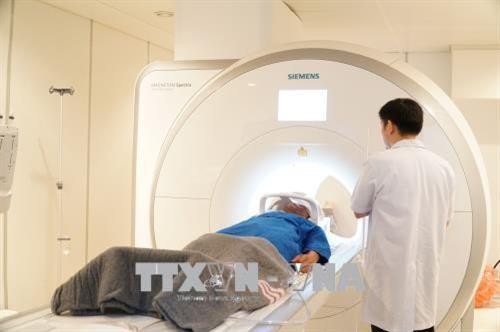 Máy chụp MRI phục vụ người dân tại Bệnh viện quận Thủ Đức, Thành phố Hồ Chí Minh. Ảnh: Phương Vy - TTXVN Máy chụp MRI phục vụ người dân tại Bệnh viện quận Thủ Đức, Thành phố Hồ Chí Minh. Ảnh: Phương Vy - TTXVN