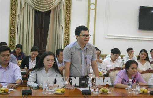 Cử tri Phạm Bảo Nam (cán bộ Thanh tra Thành phố Hồ Chí Minh) phát biểu tại buổi gặp gỡ, tiếp xúc. Ảnh: Tiến Lực – TTXVN Cử tri Phạm Bảo Nam (cán bộ Thanh tra Thành phố Hồ Chí Minh) phát biểu tại buổi gặp gỡ, tiếp xúc. Ảnh: Tiến Lực – TTXVN