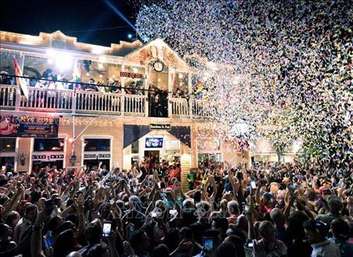 Người dân đón Năm mới tại Quảng trường Thời đại ở New York , Mỹ, ngày 1/1/2019. Ảnh: THX/TTXVN