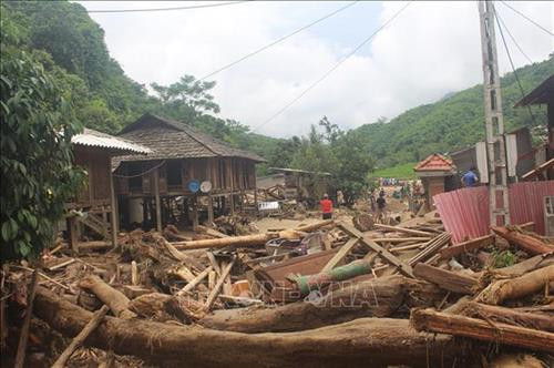 Cảnh tượng tan hoang, đổ nát sau đợt lũ quét tại bản Sa Ná (Thanh Hóa). Ảnh: Khiếu Tư-TTXVN Cảnh tượng tan hoang, đổ nát sau đợt lũ quét tại bản Sa Ná (Thanh Hóa). Ảnh: Khiếu Tư-TTXVN