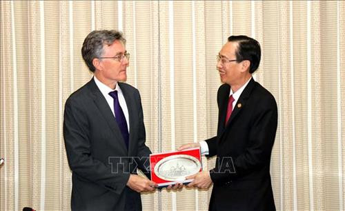 Ông Lê Thanh Liêm (phải) và ông Joachim Von Amsberg tại buổi tiếp. Ảnh: Xuân Khu - TTXVN