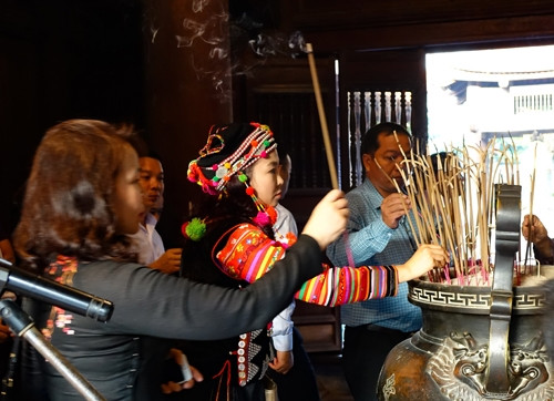 Lý Phương Duyên - Phó Giáo sư, tiến sĩ đầu tiên của người Hà Nhì ảnh 1