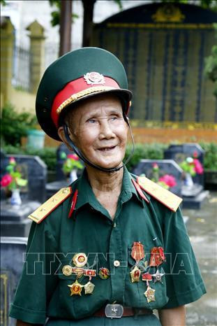 Cựu chiến binh Dương Văn Dư. Ảnh: Nam Sương - TTXVN Cựu chiến binh Dương Văn Dư. Ảnh: Nam Sương - TTXVN