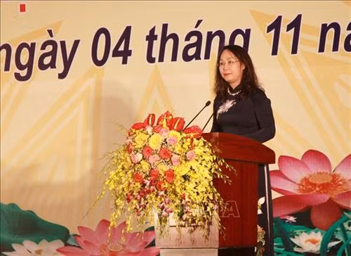 Đồng chí Lâm Thị Phương Thanh - Ủy viên Trung ương Đảng, Bí thư Tỉnh ủy Lạng Sơn đọc diễn văn kỷ niệm. Ảnh: Quang Duy – TTXVN