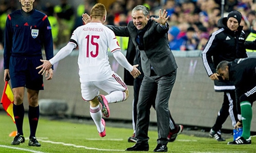 Hungary đặt một chân vào vòng chung kết ảnh 1