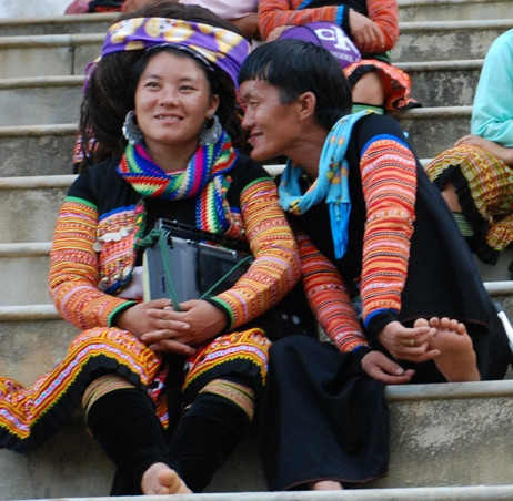 Tỏ tình (ảnh chụp ở sân vận động thị trấn Mộc Châu, Sơn La). Tỏ tình (ảnh chụp ở sân vận động thị trấn Mộc Châu, Sơn La).