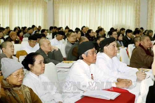 Các tôn giáo chức sắc, nhà tu hành tôn giáo dự hội nghị. Ảnh: Nguyễn Dân –TTXVN Các tôn giáo chức sắc, nhà tu hành tôn giáo dự hội nghị. Ảnh: Nguyễn Dân –TTXVN