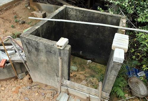 Bể chứa nước sạch của một gia đình Đội 14 bỏ hoang. Ảnh: Phan Tuấn Anh - TTXVN Bể chứa nước sạch của một gia đình Đội 14 bỏ hoang. Ảnh: Phan Tuấn Anh - TTXVN