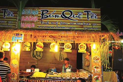Lễ hội quy tụ hơn 150 gian hàng của các tỉnh, thành phố trong nước và quốc tế Lễ hội quy tụ hơn 150 gian hàng của các tỉnh, thành phố trong nước và quốc tế