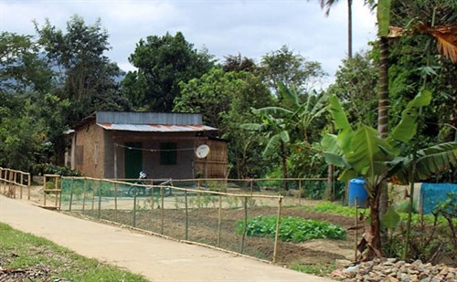 Các con đường vào thôn xóm được bê tông hóa. Ảnh: Phan Sáu -TTXVN Các con đường vào thôn xóm được bê tông hóa. Ảnh: Phan Sáu -TTXVN