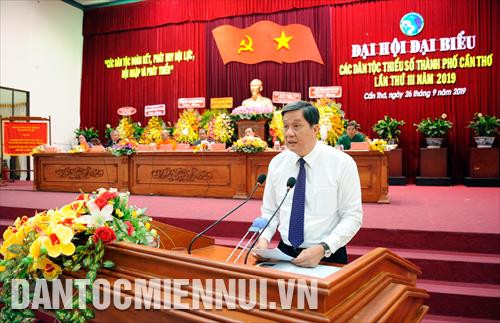 Ông Phạm Văn Hiểu, Phó Bí thư Thường trực Thành ủy, Chủ tịch Hội đồng nhân dân thành phố Cần Thơ phát biểu tại đại hội