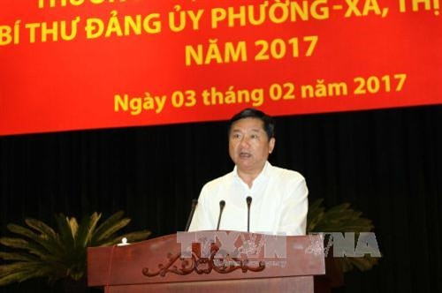 Bí thư Thành ủy Đinh La Thăng phát biểu tại buổi gặp gỡ. Ảnh: Thanh Vũ - TTXVN Bí thư Thành ủy Đinh La Thăng phát biểu tại buổi gặp gỡ. Ảnh: Thanh Vũ - TTXVN