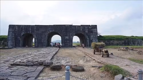 Di tích Thành Nhà Hồ. Ảnh: TTXVN