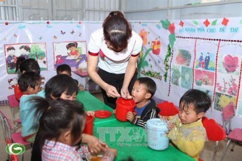 Trẻ mẫu giáo vùng đặc biệt khó khăn và thuộc hộ nghèo được hỗ trợ ăn trưa. Ảnh: TTXVN Trẻ mẫu giáo vùng đặc biệt khó khăn và thuộc hộ nghèo được hỗ trợ ăn trưa. Ảnh: TTXVN