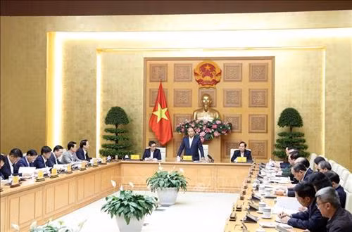 Thủ tướng Nguyễn Xuân Phúc chủ trì cuộc họp Ban Chỉ đạo TƯ về cải cách chính sách tiền lương, BHXH và ưu đãi người có công. Ảnh: Thống Nhất- TTXVN