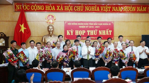 Các đại biểu ra mắt tại kỳ họp. Ảnh : Vũ Hoàng Giang – TTXVN Các đại biểu ra mắt tại kỳ họp. Ảnh : Vũ Hoàng Giang – TTXVN