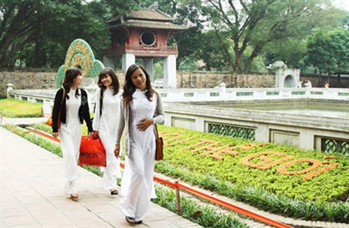 Thanh lịch, văn minh, hào hoa là văn hóa người Hà Nội.