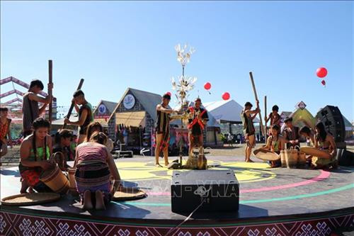 Tái hiện lễ cúng lúa mới của đồng bào dân tộc Stiêng, tỉnh Bình Phước. Ảnh: Ngọc Minh – TTXVN