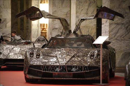 Một tác phẩm điêu khắc được làm từ kim loại phế thải trưng bày tại Phòng khoa học nghệ thuật và văn học ở thủ đô Vác-sa-va, Ba Lan ngày 27/4/2019. Ảnh: THX/TTXVN Những chiếc xe được làm từ kim loại phế thải trưng bày tại Phòng khoa học nghệ thuật và văn học ở thủ đô Vác-sa-va, Ba Lan ngày 27/4/2019. Ảnh: THX/TTXVN Một tác phẩm điêu khắc được làm từ kim loại phế thải trưng bày tại Phòng khoa học nghệ thuật và văn học ở thủ đô Vác-sa-va, Ba Lan ngày 27/4/2019. Ảnh: THX/TTXVN Những chiếc xe được làm từ kim loại phế thải trưng bày tại Phòng khoa học nghệ thuật và văn học ở thủ đô Vác-sa-va, Ba Lan ngày 27/4/2019. Ảnh: THX/TTXVN