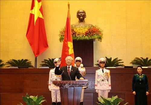 Tổng Bí thư Nguyễn Phú Trọng, Chủ tịch nước CHXHCN Việt Nam nhiệm kỳ 2016-2021 thực hiện nghi thức tuyên thệ nhậm chức trước Quốc hội, đồng bào và cử tri cả nước. Ảnh: Trọng Đức - TTXVN Tổng Bí thư Nguyễn Phú Trọng, Chủ tịch nước CHXHCN Việt Nam nhiệm kỳ 2016-2021 thực hiện nghi thức tuyên thệ nhậm chức trước Quốc hội, đồng bào và cử tri cả nước. Ảnh: Trọng Đức - TTXVN