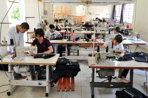 Các học viên thực hành nghề may tại Trung tâmrung tâm Dạy nghề cho người khuyết tật và trẻ mồ côi Thành phố Hồ Chí Minh. Ảnh An Hiếu- TTXVN Các học viên thực hành nghề may tại Trung tâmrung tâm Dạy nghề cho người khuyết tật và trẻ mồ côi Thành phố Hồ Chí Minh. Ảnh An Hiếu- TTXVN