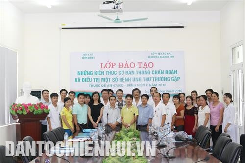 Lớp đào tạo những kiến thức cơ bản trong chẩn đoán và điều trị một số bệnh ung thư thường gặp tại Bệnh viện đa khoa tỉnh Lào Cai do Bệnh viện K Trung ương chủ trì. Ảnh: Hoàng Hà