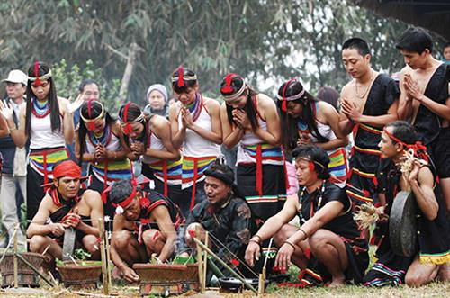 Nghi lễ trong lễ hội cầu mưa của đồng bào dân tộc Cor (Quảng Nam). Ảnh:langvietonline.vn