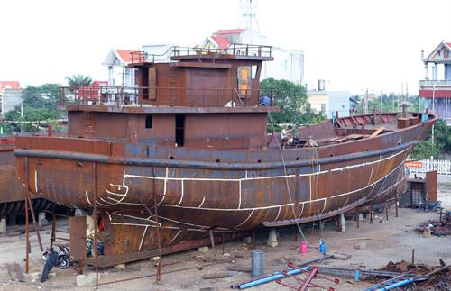 Đóng mới tàu vỏ thép tại Nam Định. Ảnh: Vũ Sinh - TTXVN Đóng mới tàu vỏ thép tại Nam Định. Ảnh: Vũ Sinh - TTXVN