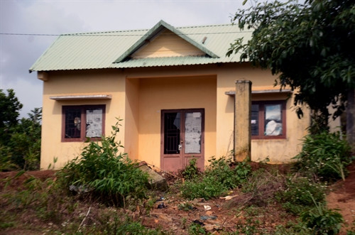 Theo thời gian, những ngôi nhà tại Đắk Plao đã xuống cấp nghiêm trọng.