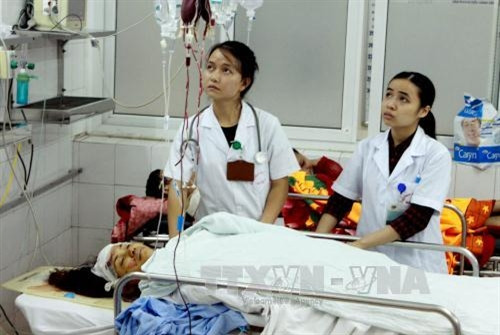 Thăm hỏi, hỗ trợ các gia đình vụ sập nhà cổ ảnh 1