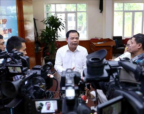 Bộ trưởng Bộ Nông nghiệp và Phát triển nông thôn Nguyến Xuân Cường trả lời phỏng vấn của các cơ quan báo chí tại hội nghị. Ảnh: Vũ Sinh - TTXVN Bộ trưởng Bộ Nông nghiệp và Phát triển nông thôn Nguyến Xuân Cường trả lời phỏng vấn của các cơ quan báo chí tại hội nghị. Ảnh: Vũ Sinh - TTXVN