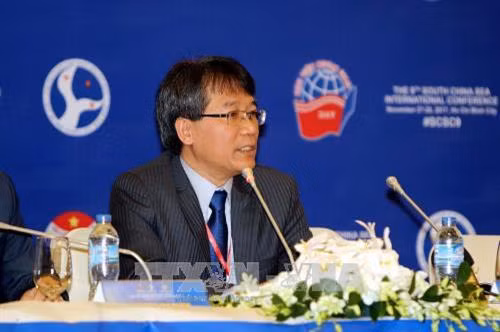 Phó giáo sư, Giám đốc Học viện Ngoại giao Việt Nam Nguyễn Vũ Tùng phát biểu khai mạc hội thảo. Ảnh: Thanh Vũ-TTXVN