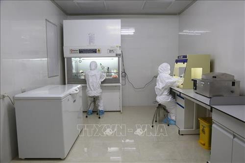 Phòng tách chiết mẫu bệnh phẩm áp lực âm tại Trung tâm Kiểm soát bệnh tật tỉnh Yên Bái. Ảnh: Đức Tưởng – TTXVN Phòng tách chiết mẫu bệnh phẩm áp lực âm tại Trung tâm Kiểm soát bệnh tật tỉnh Yên Bái. Ảnh: Đức Tưởng – TTXVN