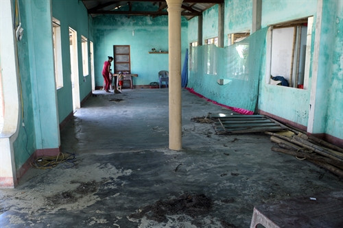 Một nhà hàng phải đóng cửa do không có khách tại bãi biển Mỹ Thủy (tỉnh Quảng Trị) Một nhà hàng phải đóng cửa do không có khách tại bãi biển Mỹ Thủy (tỉnh Quảng Trị)