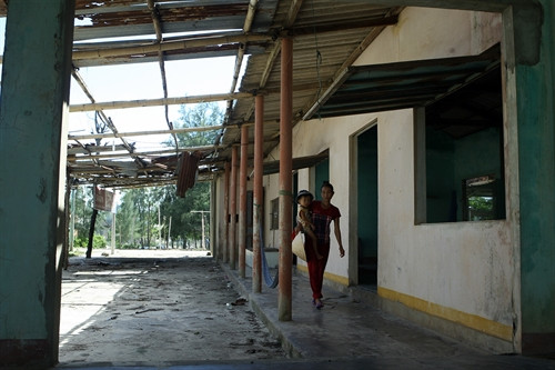 Không có khách, nhà hàng buộc phải đóng cửa tại bãi biển Mỹ Thủy, huyện Hải Lăng, Quảng Trị. Không có khách, nhà hàng buộc phải đóng cửa tại bãi biển Mỹ Thủy, huyện Hải Lăng, Quảng Trị.