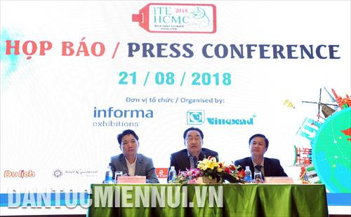 Ông Lã Quốc Khánh, Phó Giám đốc Sở Du lịch Thành phố Hồ Chí Minh (ở giữa) trao đổi thông tin tại buổi họp báo. Ảnh: An Hiếu Ông Lã Quốc Khánh, Phó Giám đốc Sở Du lịch Thành phố Hồ Chí Minh (ở giữa) trao đổi thông tin tại buổi họp báo. Ảnh: An Hiếu