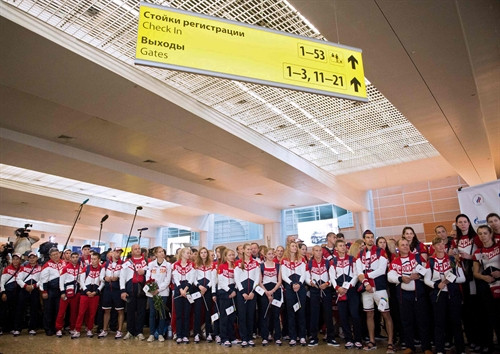 Đoàn vận động viên Nga tại lễ xuất quân ở Sân bay Sheremetyevo, Moskva trước khi tới Rio de Janeiro tham dự Olympic 2016. AFP/TTXVN Đoàn vận động viên Nga tại lễ xuất quân ở Sân bay Sheremetyevo, Moskva trước khi tới Rio de Janeiro tham dự Olympic 2016. AFP/TTXVN